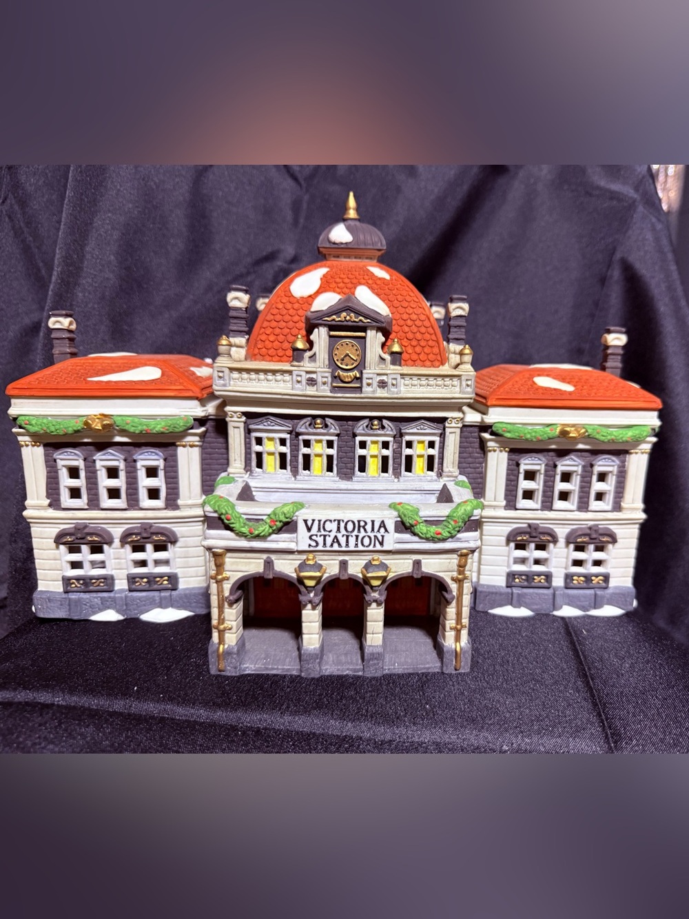 Department 56 Victoria Station Holiday Building in Red, White, Green, Gold